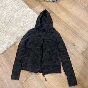 Lululemon scuba zip up, black camo